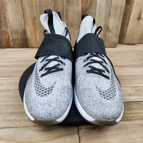 Nike Air Zoom Strong Womens size 9.5 Athletic Running Shoes - Picture 2 of 9